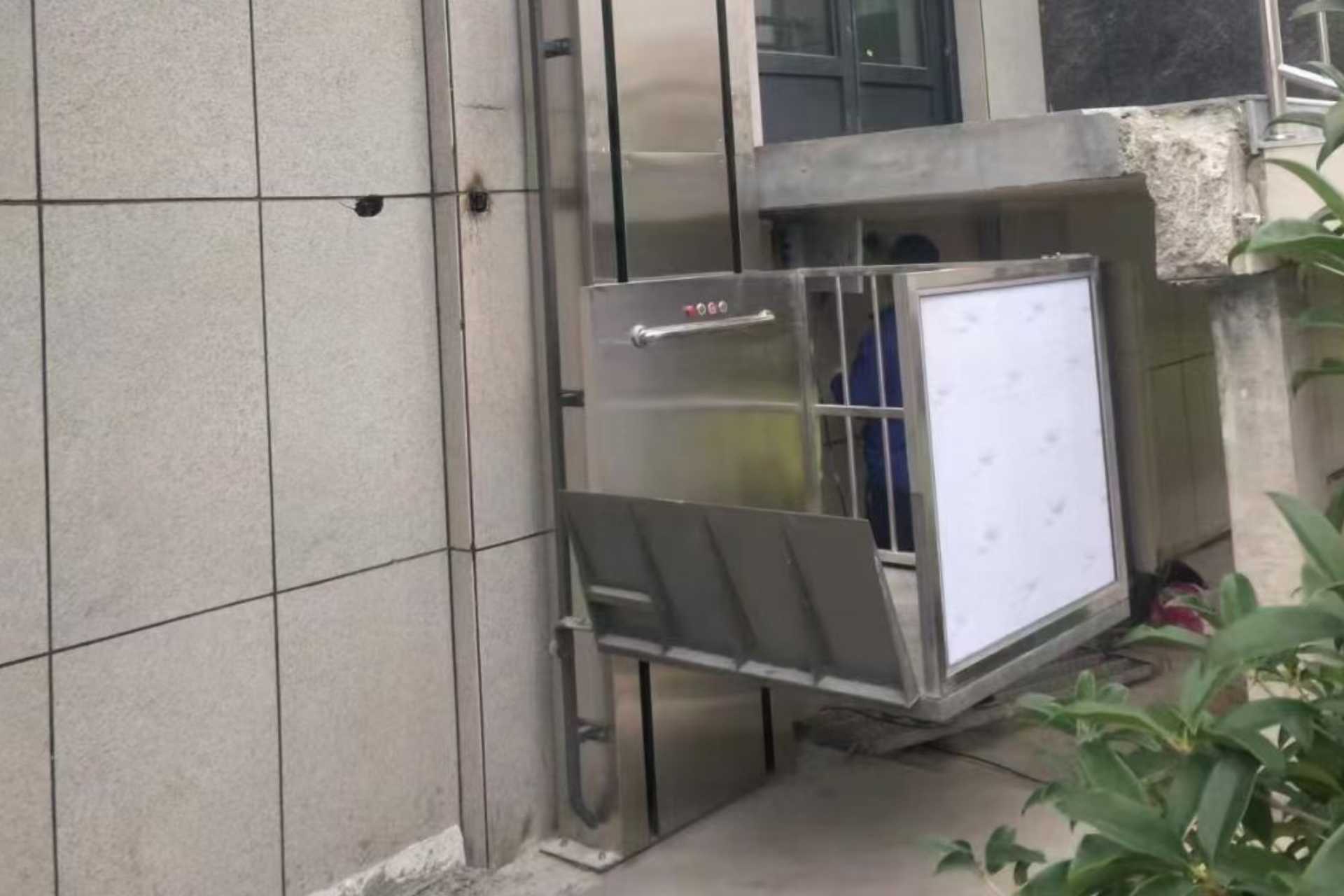 Vertical wheelchair lift example