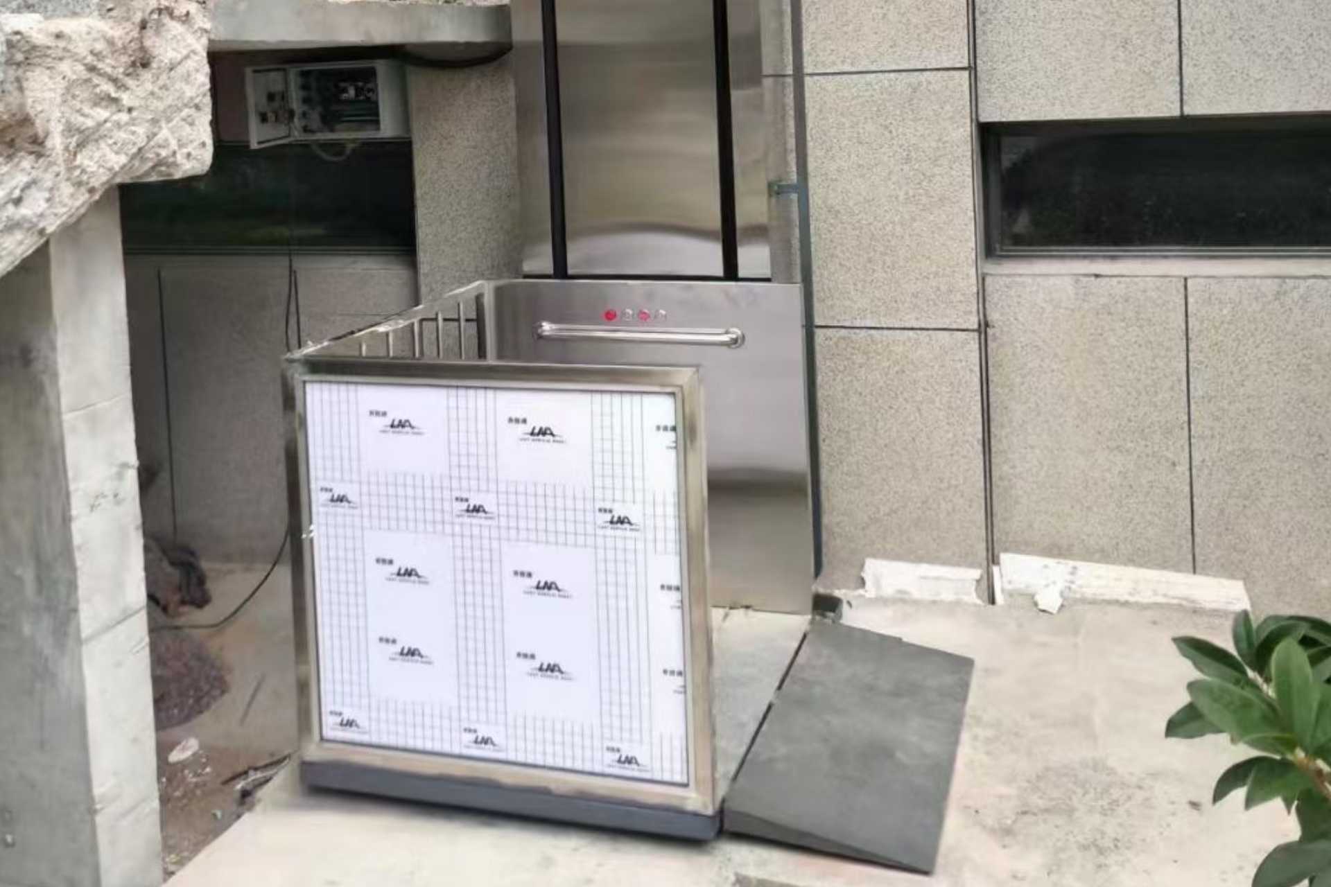 Vertical wheelchair lift example