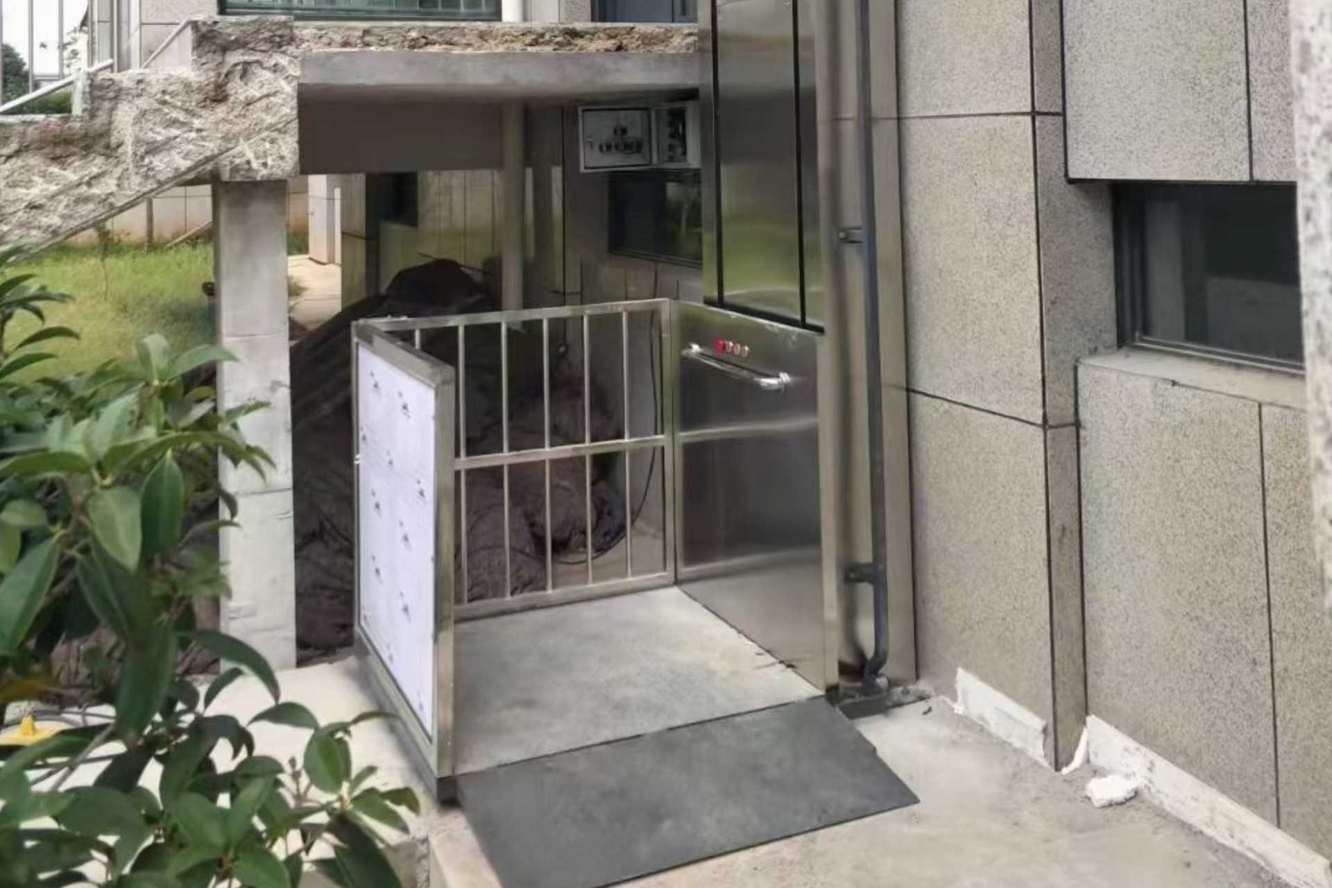 Vertical wheelchair lift example