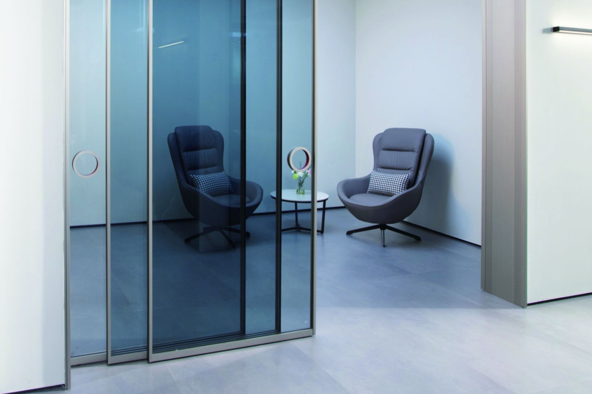 Automated sliding door
