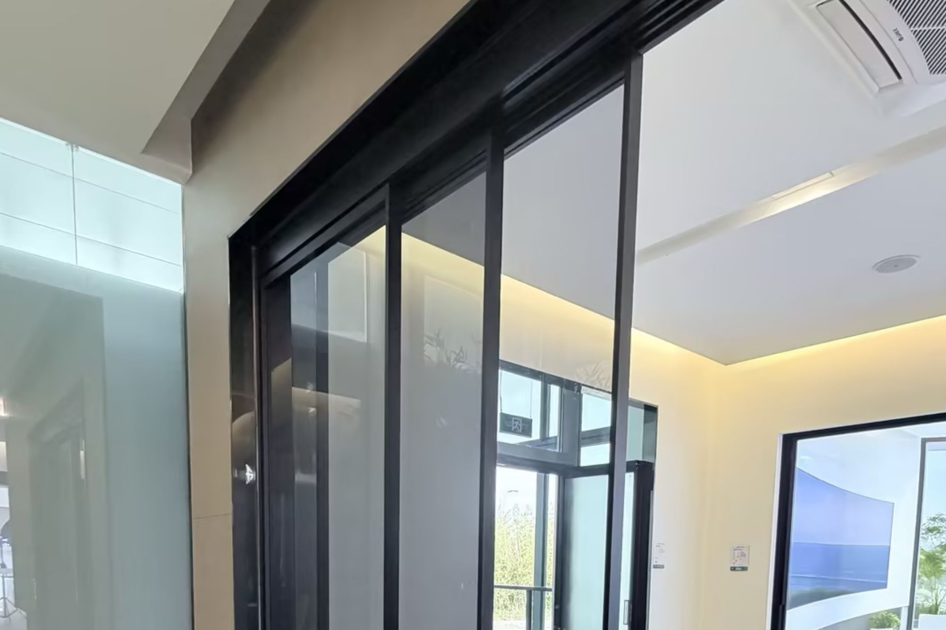 Automated sliding door